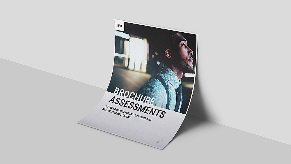 Mockup met muur brochure Assessments engels